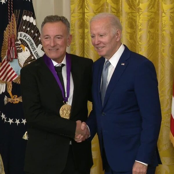Bruce krijgt National Medal of Arts